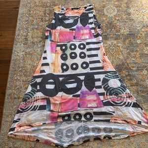 Lightweight graphic summer dress.